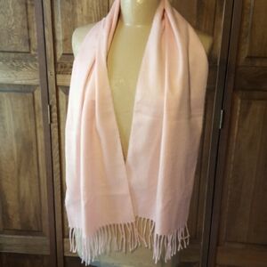 NWOT Luxurious Cashmere Like Fringed Scarf